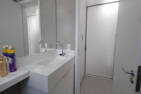 Apartamento à venda com 78m², 2 quartos e 2 vagasBanheiro da Suíte