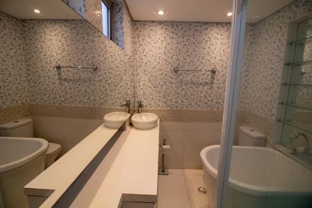 Apartamento à venda com 82m², 2 quartos e 1 vagaBanheiro da Suíte 2