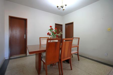 Casa à venda com 360m², 4 quartos e 1 vagaSala de Jantar