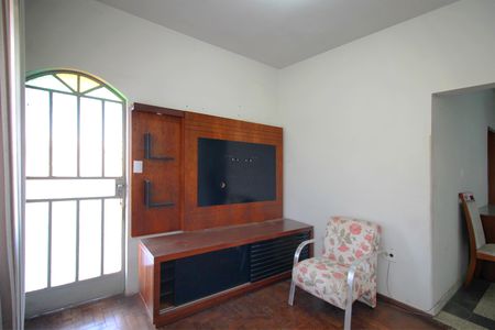 Casa à venda com 360m², 4 quartos e 1 vagaSala