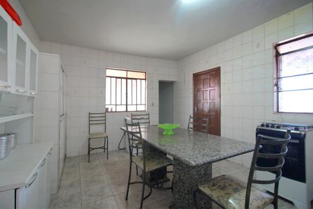Casa à venda com 360m², 4 quartos e 1 vagaCozinha