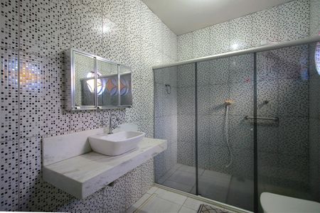 Casa à venda com 360m², 4 quartos e 1 vagaBanheiro