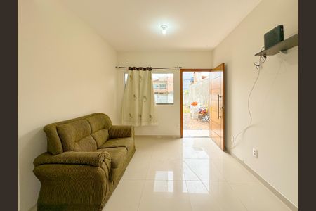 Casa para alugar com 60m², 2 quartos e 2 vagasSala de TV