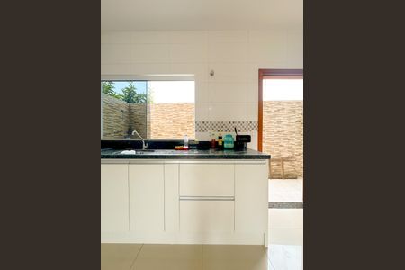 Casa para alugar com 60m², 2 quartos e 2 vagasCozinha