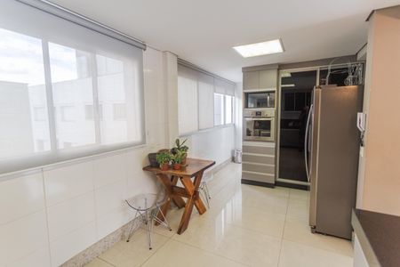 Apartamento à venda com 300m², 5 quartos e 5 vagasCozinha