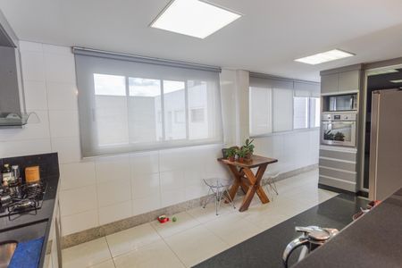 Apartamento à venda com 300m², 5 quartos e 5 vagasCozinha