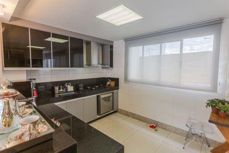 Apartamento à venda com 300m², 5 quartos e 5 vagasCozinha