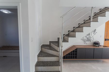 Apartamento para alugar com 127m², 3 quartos e 3 vagas Apartamento para alugar com 127m², 3 quartos e 3 vagasEscada de Acesso a Cobertura