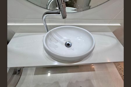 Casa de condomínio à venda com 200m², 3 quartos e 1 vagaLavabo