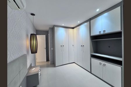 Casa de condomínio à venda com 200m², 3 quartos e 1 vagaSuíte 1