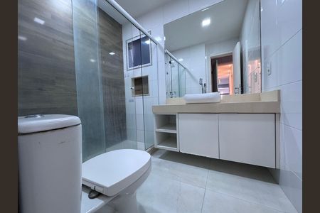 Casa de condomínio à venda com 200m², 3 quartos e 1 vagaSuíte 1 - Banheiro