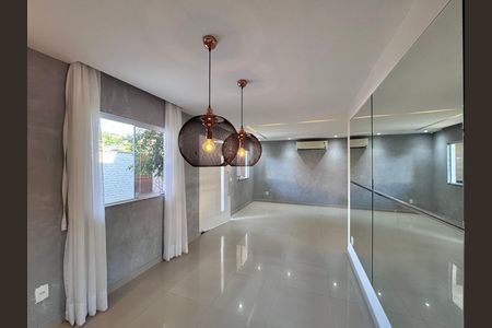 Casa de condomínio à venda com 200m², 3 quartos e 1 vagaSala