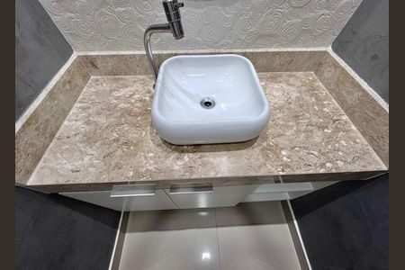 Casa de condomínio à venda com 200m², 3 quartos e 1 vagaBanheiro Suítes Canadenses
