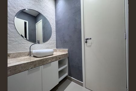 Casa de condomínio à venda com 200m², 3 quartos e 1 vagaBanheiro Suítes Canadenses