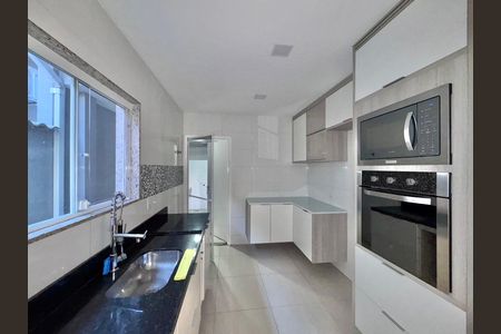 Casa de condomínio à venda com 200m², 3 quartos e 1 vagaCozinha e Área de Serviço