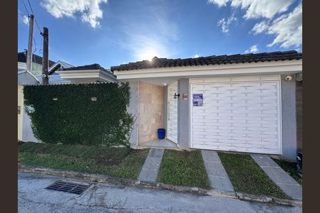 Casa de condomínio à venda com 200m², 3 quartos e 1 vagaPlaquinha Quinto Andar