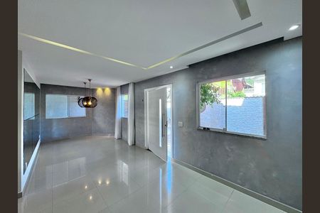 Casa de condomínio à venda com 200m², 3 quartos e 1 vagaSala