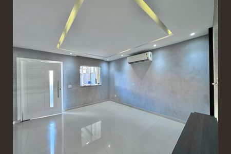 Casa de condomínio à venda com 200m², 3 quartos e 1 vagaSala