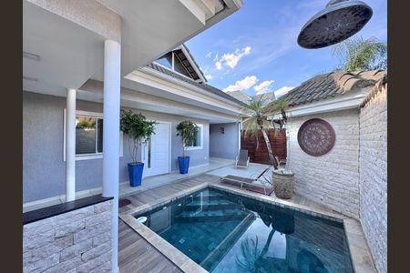 Casa de condomínio à venda com 200m², 3 quartos e 1 vagaÁrea comum