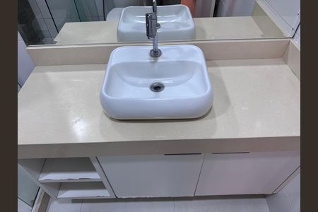 Casa de condomínio à venda com 200m², 3 quartos e 1 vagaSuíte 1 - Banheiro