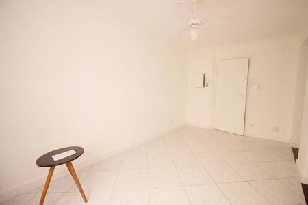 Apartamento para alugar com 77m², 3 quartos e sem vaga Apartamento para alugar com 77m², 3 quartos e sem vagaSala