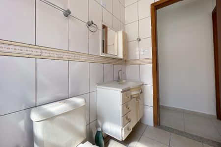 Casa à venda com 90m², 3 quartos e 2 vagas Casa à venda com 90m², 3 quartos e 2 vagasBanheiro Social