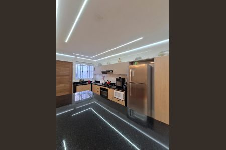 Casa à venda com 200m², 4 quartos e 4 vagasCozinha