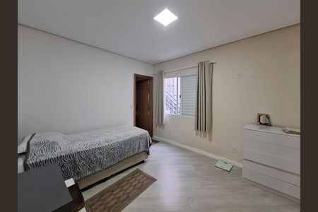 Casa à venda com 200m², 4 quartos e 4 vagasQuarto 2