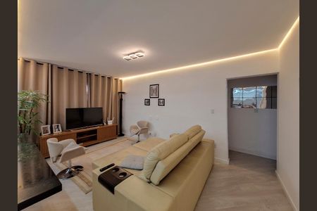 Casa à venda com 200m², 4 quartos e 4 vagasSala