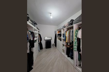 Casa à venda com 200m², 4 quartos e 4 vagasCloset Quarto 3