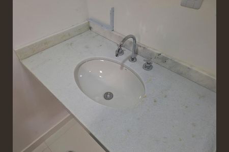 Casa à venda com 200m², 4 quartos e 4 vagasBanheiro Quarto 1