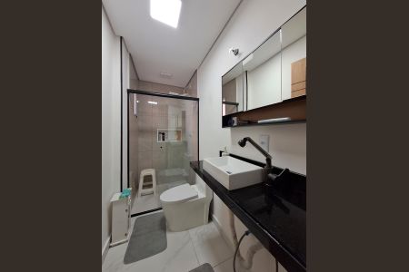 Casa à venda com 200m², 4 quartos e 4 vagasBanheiro Quarto 3