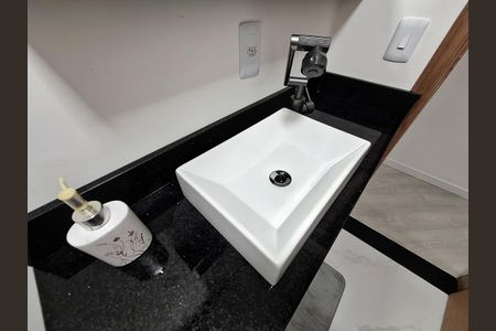 Casa à venda com 200m², 4 quartos e 4 vagasBanheiro Quarto 3