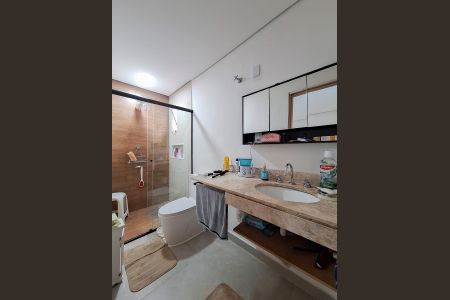 Casa à venda com 200m², 4 quartos e 4 vagasBanheiro Quarto 2