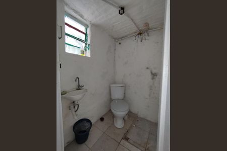 Casa à venda com 200m², 2 quartos e sem vaga Casa à venda com 200m², 2 quartos e sem vagaBanheiro de Serviço