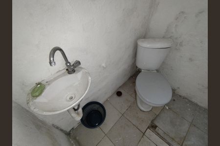 Casa à venda com 200m², 2 quartos e sem vaga Casa à venda com 200m², 2 quartos e sem vagaBanheiro de Serviço