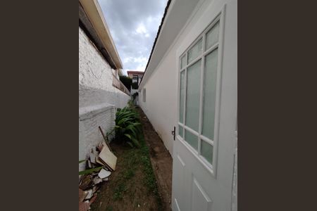 Casa à venda com 200m², 2 quartos e sem vaga Casa à venda com 200m², 2 quartos e sem vagaCorredor lateral