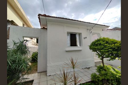 Casa à venda com 200m², 2 quartos e sem vaga Casa à venda com 200m², 2 quartos e sem vagaFachada