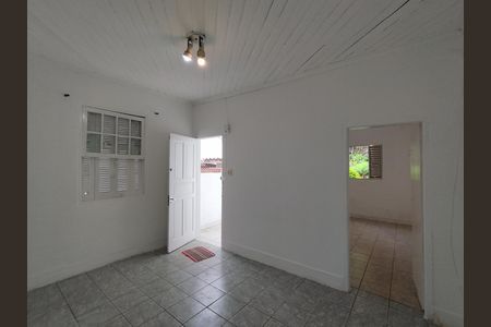 Casa à venda com 200m², 2 quartos e sem vaga Casa à venda com 200m², 2 quartos e sem vagaSala