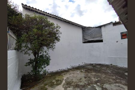 Casa à venda com 200m², 2 quartos e sem vaga Casa à venda com 200m², 2 quartos e sem vagaQuintal