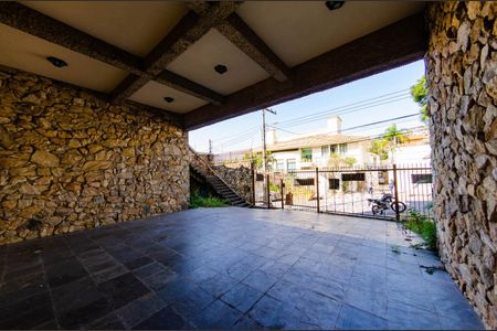 Casa para alugar com 352m², 6 quartos e 4 vagas Casa para alugar com 352m², 6 quartos e 4 vagasGaragem