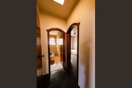 Casa para alugar com 352m², 6 quartos e 4 vagas Casa para alugar com 352m², 6 quartos e 4 vagasCorredor