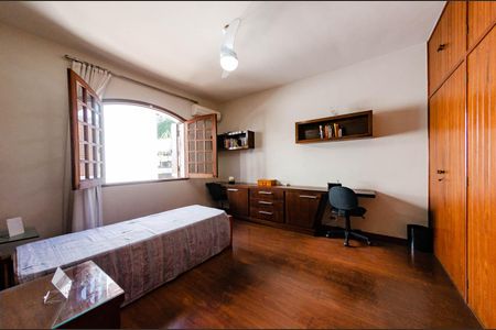 Casa para alugar com 352m², 6 quartos e 4 vagas Casa para alugar com 352m², 6 quartos e 4 vagasQuarto 4