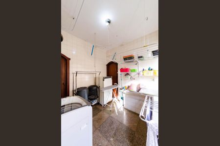 Casa para alugar com 352m², 6 quartos e 4 vagas Casa para alugar com 352m², 6 quartos e 4 vagasÁrea de serviço