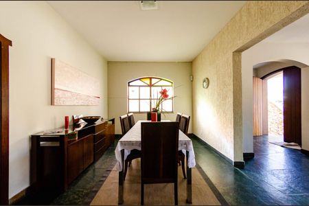 Casa para alugar com 352m², 6 quartos e 4 vagas Casa para alugar com 352m², 6 quartos e 4 vagasSala 2