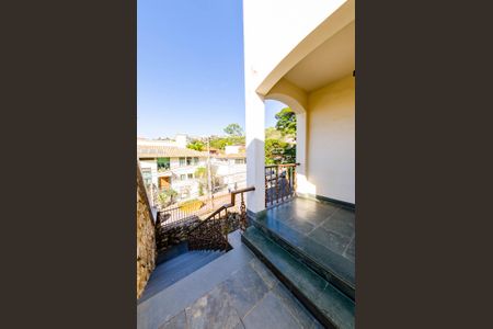 Casa para alugar com 352m², 6 quartos e 4 vagas Casa para alugar com 352m², 6 quartos e 4 vagasVaranda