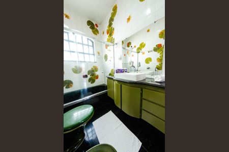 Casa para alugar com 352m², 6 quartos e 4 vagas Casa para alugar com 352m², 6 quartos e 4 vagasBanheiro 1