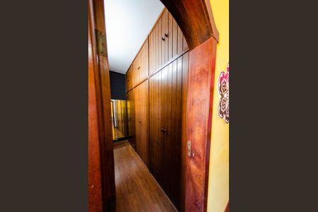 Casa para alugar com 352m², 6 quartos e 4 vagas Casa para alugar com 352m², 6 quartos e 4 vagasCloset