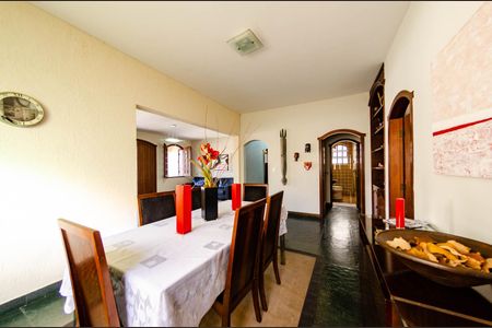 Casa para alugar com 352m², 6 quartos e 4 vagas Casa para alugar com 352m², 6 quartos e 4 vagasSala 2