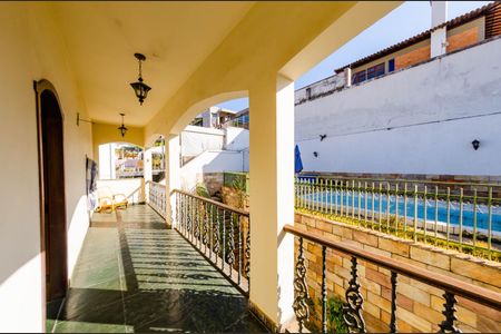 Casa para alugar com 352m², 6 quartos e 4 vagas Casa para alugar com 352m², 6 quartos e 4 vagasVaranda